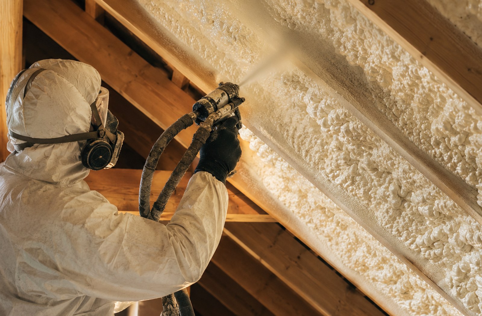 Copertura metallica interna isolata con poliuretano a spruzzo