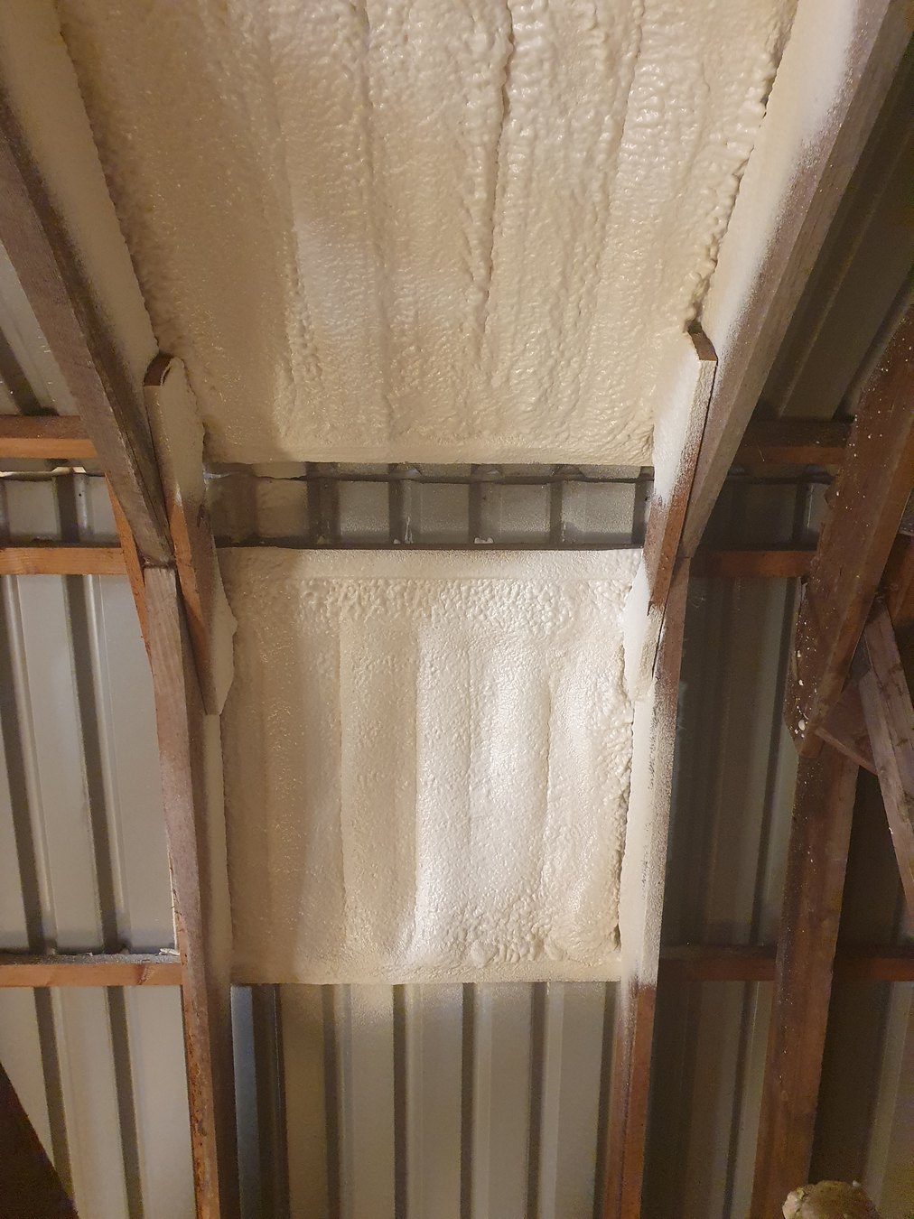 Copertura metallica isolata con poliuretano a spruzzo